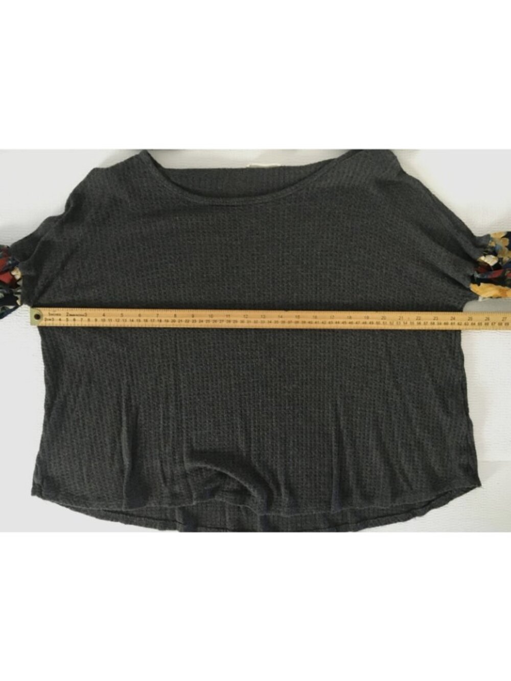 Entro Top Size M Dark Gray Front Back with Floral 3/4 Sleeves Round Neckline - Picture 9 of 12